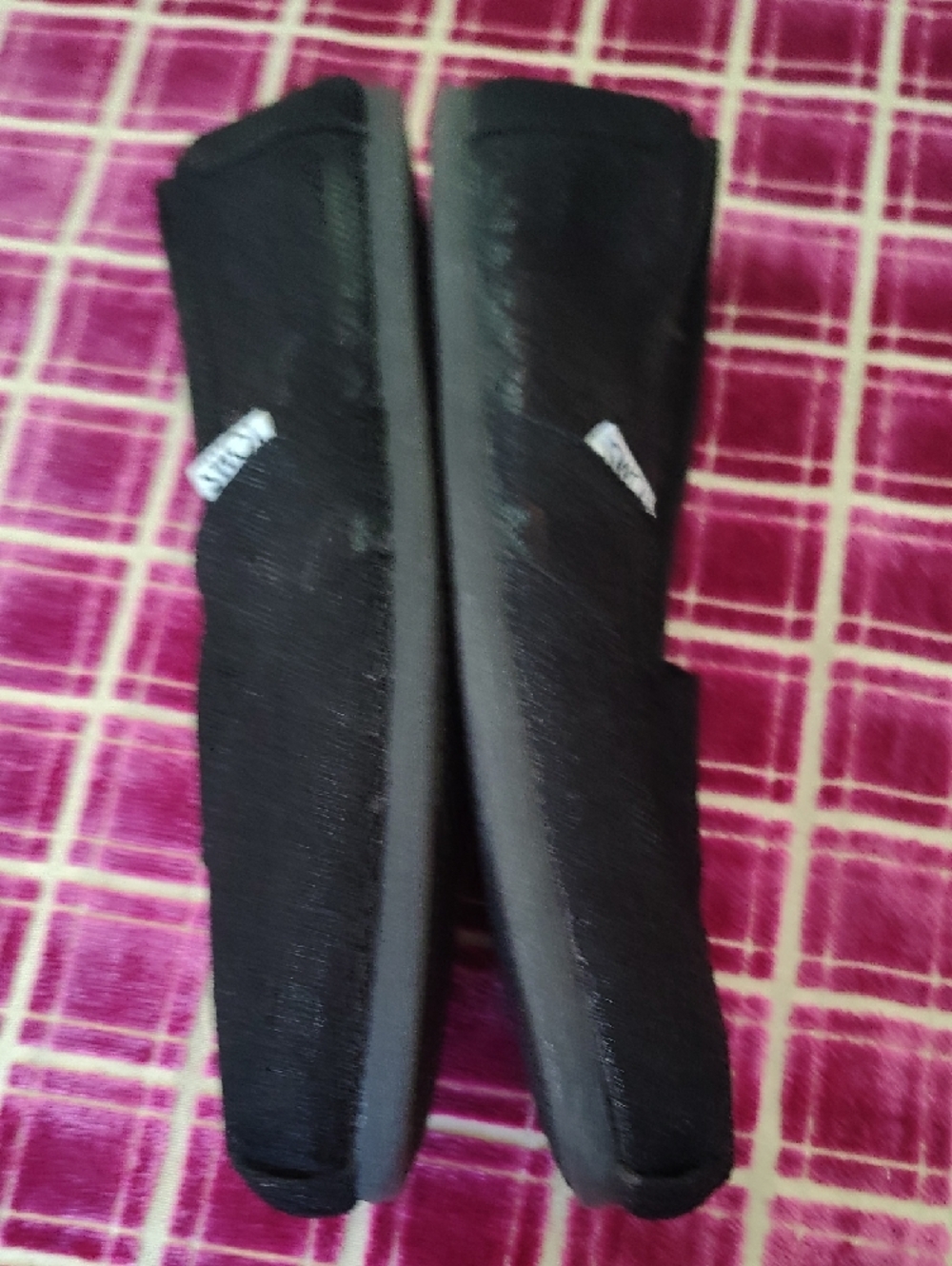 TOMS Black Lace Slip-On Flats - Picture 4 of 7